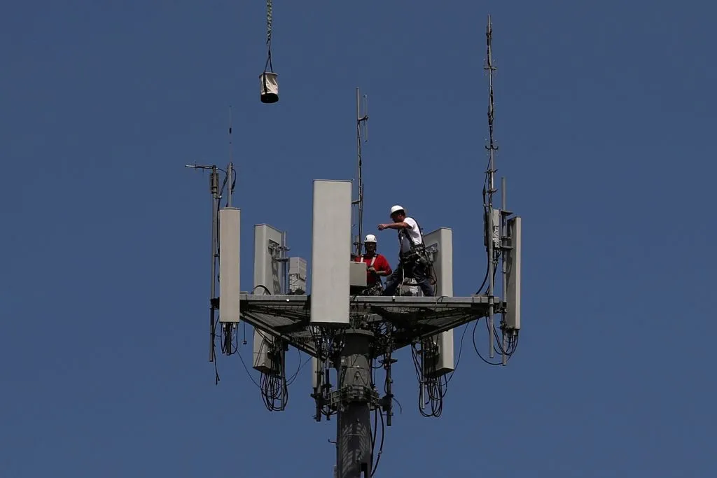 China's 5G Dominance: Over 70% Subscription Penetration Reshapes Global Telecom
