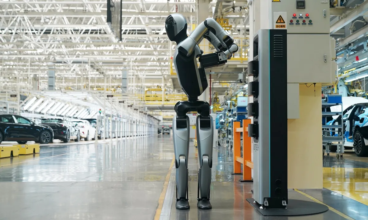 UBTECH and FAW-VW Deploy Humanoid Robots in Complex Factory Logistics